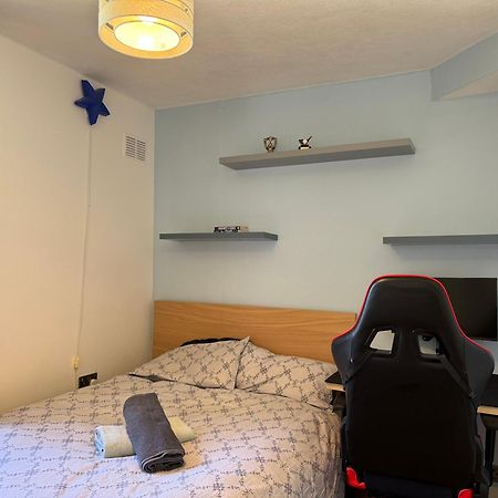 Cosy Modern Family Home Free Parking Garden Лондон Екстер'єр фото