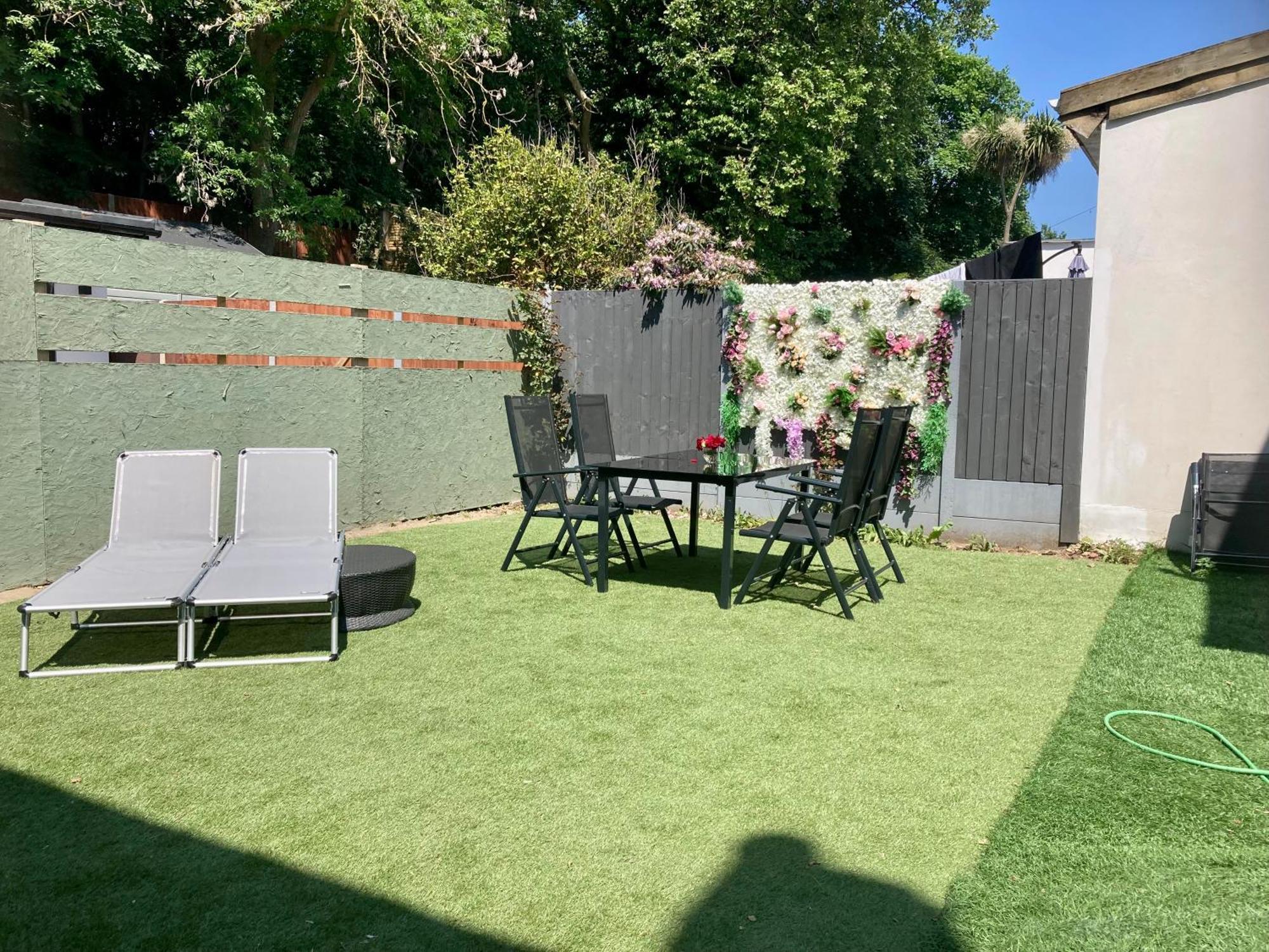 Cosy Modern Family Home Free Parking Garden Лондон Екстер'єр фото